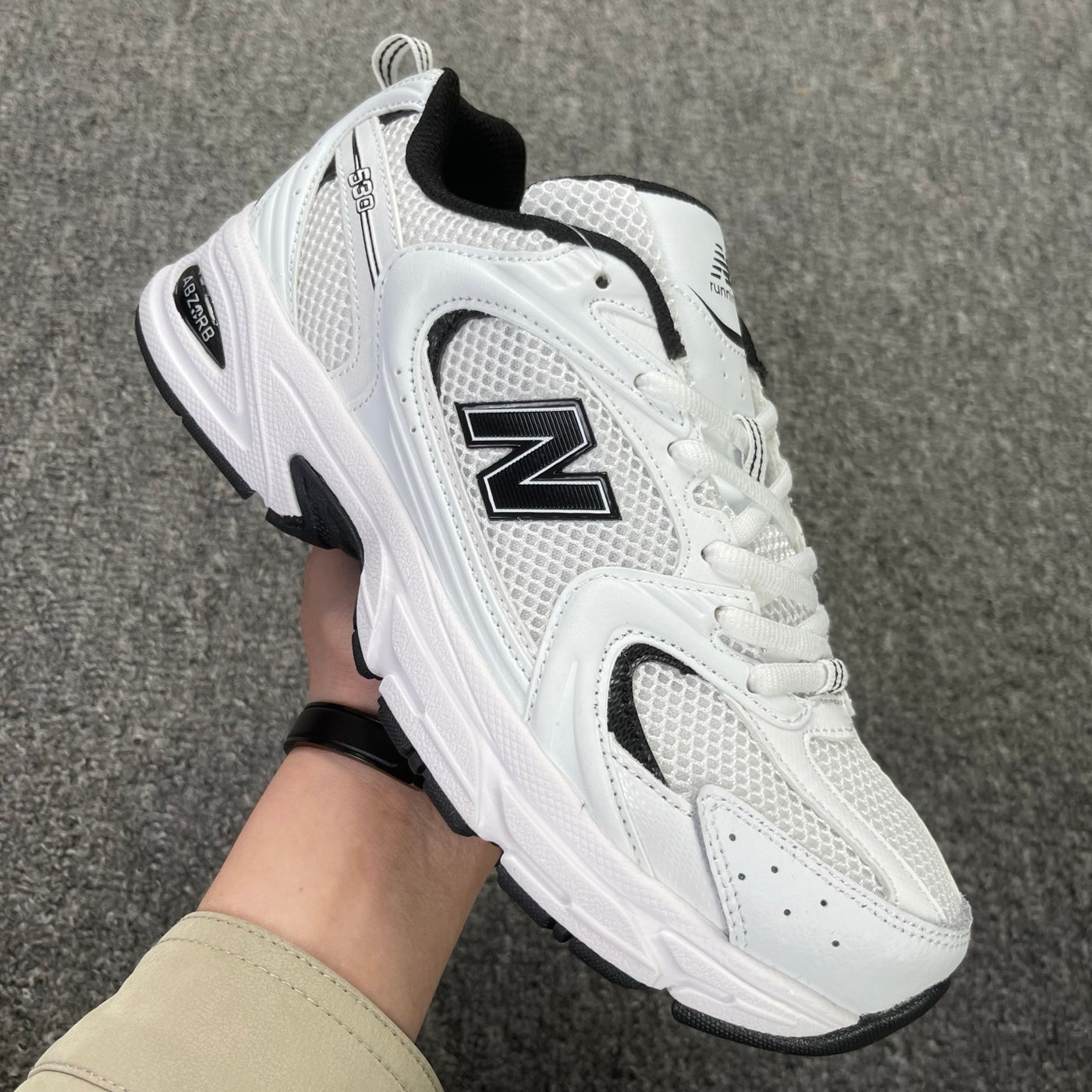 NB530 - White & Black