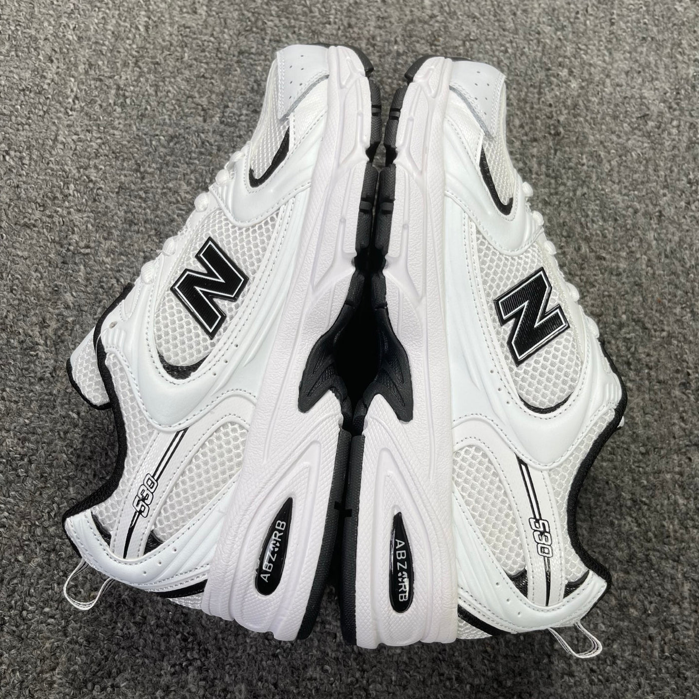 NB530 - White & Black
