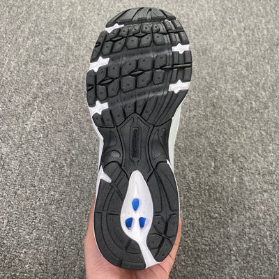 NB530 - White & Black