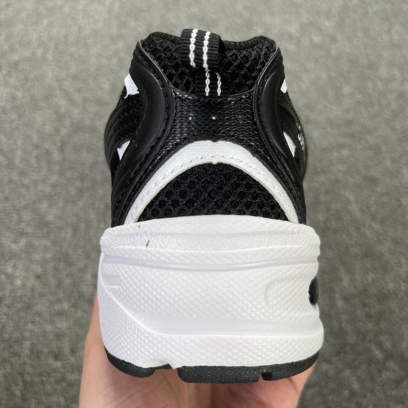 NB530 - Black & White